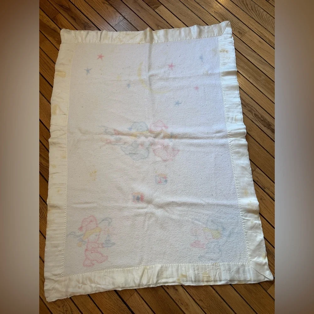 1960s Vintage Baby Blanket with Pastel Design